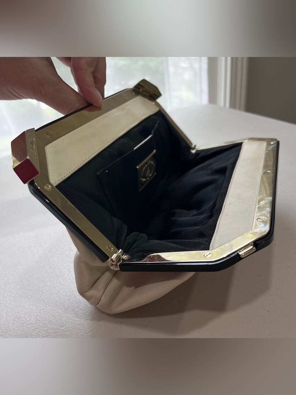 Bally Vintage Ivory Leather Frame Clutch Bag Black Resin Frame Gold Hardware - Picture 4 of 10